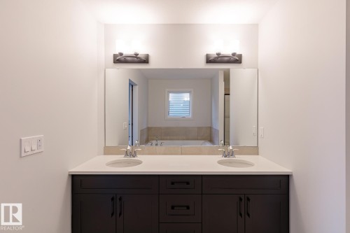 13039 212 Street, Edmonton, AB - Indoor Photo Showing Bathroom