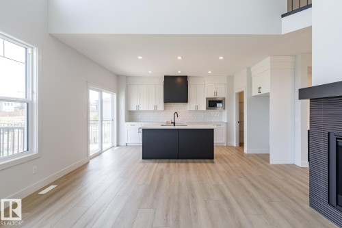 13113 212A Street, Edmonton, AB - Indoor Photo Showing Kitchen With Upgraded Kitchen