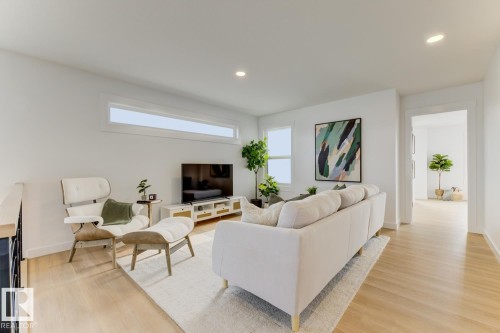 5407 Hawthorn Run Sw, Edmonton, AB - Indoor Photo Showing Living Room