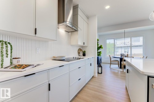 5407 Hawthorn Run Sw, Edmonton, AB - Indoor Photo Showing Kitchen With Upgraded Kitchen