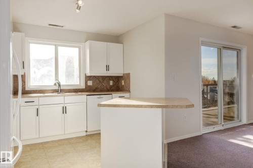 443 279 Suder Greens Drive, Edmonton, AB - Indoor Photo Showing Kitchen