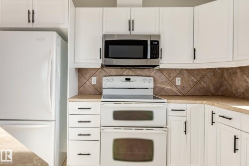 443 279 Suder Greens Drive, Edmonton, AB - Indoor Photo Showing Kitchen