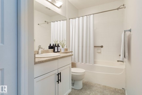 443 279 Suder Greens Drive, Edmonton, AB - Indoor Photo Showing Bathroom