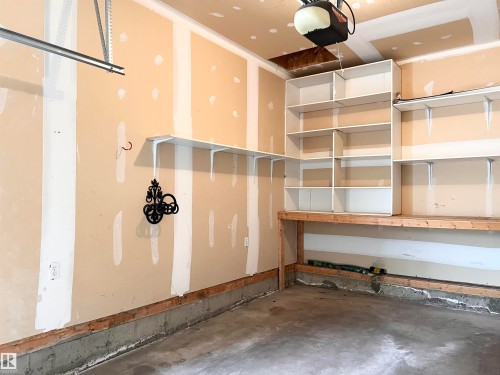 19 10909 106 Street, Edmonton, AB - Indoor