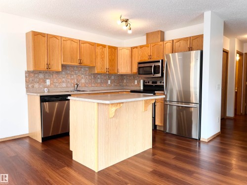 19 10909 106 Street, Edmonton, AB - Indoor Photo Showing Kitchen