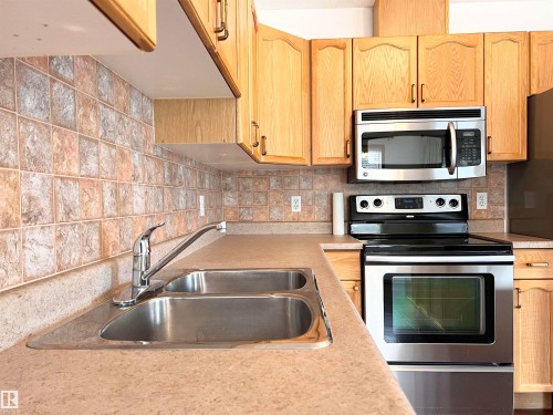 19 10909 106 Street, Edmonton, AB - Indoor Photo Showing Kitchen With Double Sink