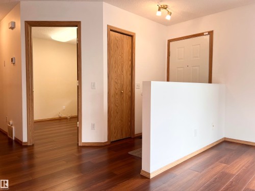 19 10909 106 Street, Edmonton, AB - Indoor Photo Showing Other Room