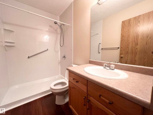19 10909 106 Street, Edmonton, AB - Indoor Photo Showing Bathroom