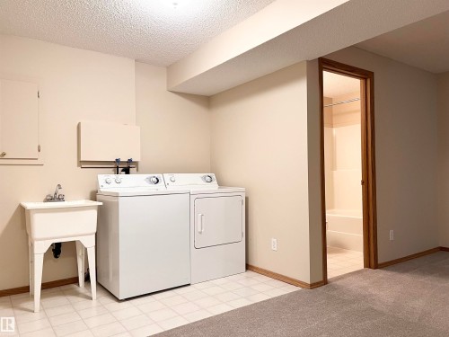 19 10909 106 Street, Edmonton, AB - Indoor Photo Showing Laundry Room