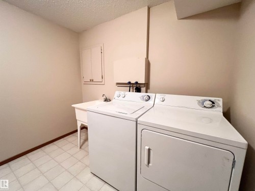 19 10909 106 Street, Edmonton, AB - Indoor Photo Showing Laundry Room