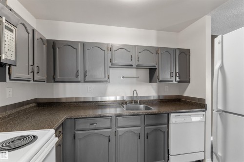 901 10145 109 Street, Edmonton, AB - Indoor Photo Showing Kitchen
