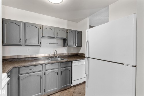 901 10145 109 Street, Edmonton, AB - Indoor Photo Showing Kitchen