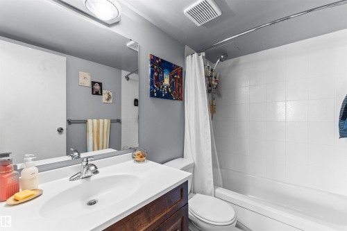 901 10145 109 Street, Edmonton, AB - Indoor Photo Showing Bathroom