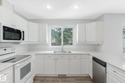 52 9630 176 Street, Edmonton, AB - Indoor Photo Showing Kitchen