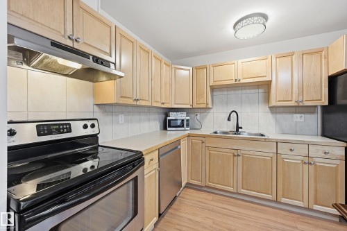 18423 95A Avenue, Edmonton, AB - Indoor Photo Showing Kitchen With Double Sink