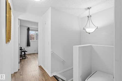 18423 95A Avenue, Edmonton, AB - Indoor Photo Showing Other Room