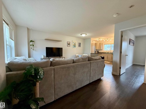 25 70 Cavan Road, Sherwood Park, AB - Indoor Photo Showing Living Room