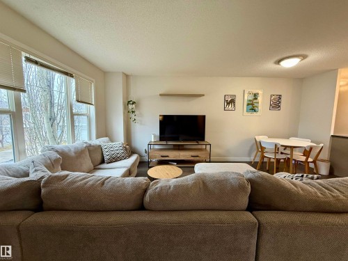 25 70 Cavan Road, Sherwood Park, AB - Indoor Photo Showing Living Room