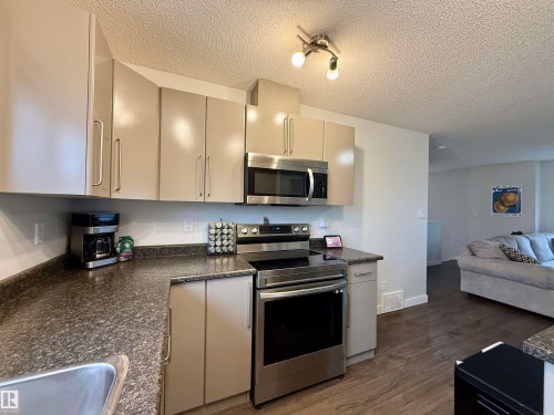 25 70 Cavan Road, Sherwood Park, AB - Indoor Photo Showing Kitchen