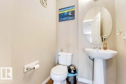 5424 20 Avenue, Edmonton, AB - Indoor Photo Showing Bathroom
