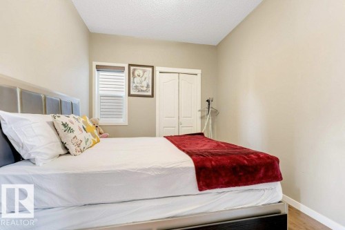 5424 20 Avenue, Edmonton, AB - Indoor Photo Showing Bedroom