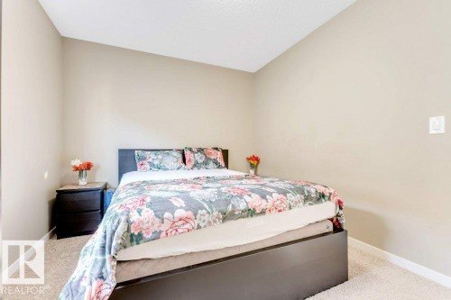 5424 20 Avenue, Edmonton, AB - Indoor Photo Showing Bedroom