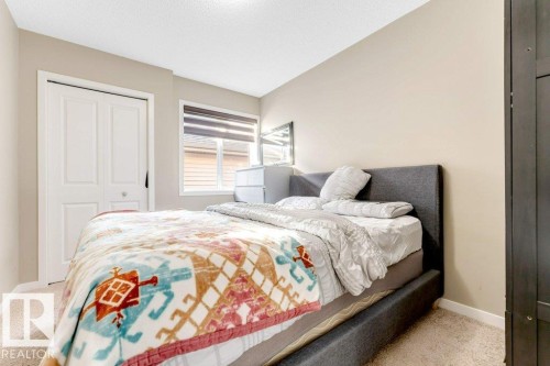 5424 20 Avenue, Edmonton, AB - Indoor Photo Showing Bedroom