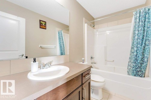 5424 20 Avenue, Edmonton, AB - Indoor Photo Showing Bathroom