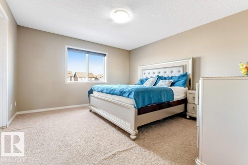 5424 20 Avenue, Edmonton, AB - Indoor Photo Showing Bedroom