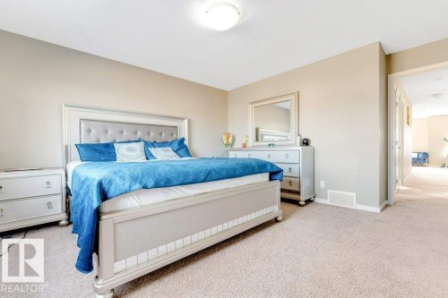 5424 20 Avenue, Edmonton, AB - Indoor Photo Showing Bedroom