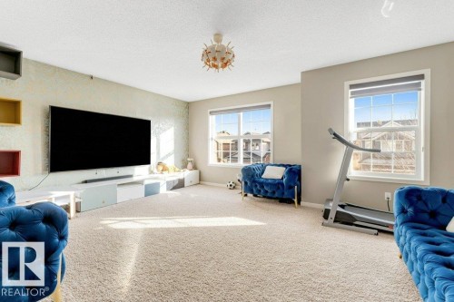 5424 20 Avenue, Edmonton, AB - Indoor Photo Showing Living Room