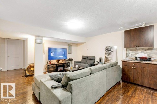 5424 20 Avenue, Edmonton, AB - Indoor Photo Showing Living Room