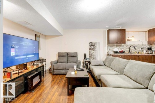 5424 20 Avenue, Edmonton, AB - Indoor Photo Showing Living Room