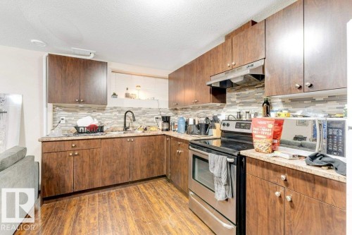 5424 20 Avenue, Edmonton, AB - Indoor Photo Showing Kitchen