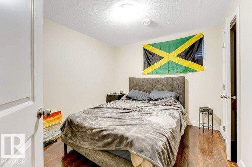5424 20 Avenue, Edmonton, AB - Indoor Photo Showing Bedroom