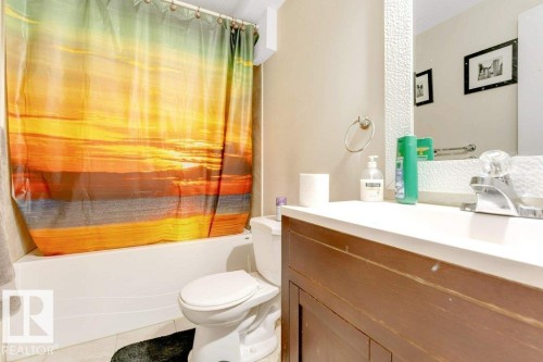 5424 20 Avenue, Edmonton, AB - Indoor Photo Showing Bathroom
