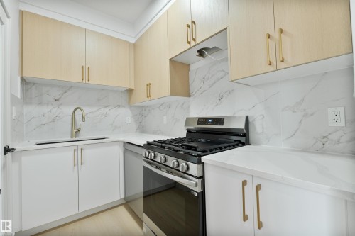 603 Ashgrove Circle, Leduc, AB - Indoor Photo Showing Kitchen