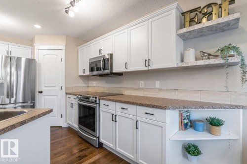 2 Sequoia Bend, Fort Saskatchewan, AB - Indoor Photo Showing Kitchen