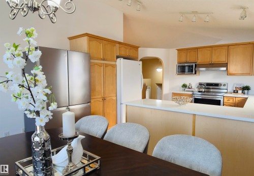 13023 35 Street, Edmonton, AB - Indoor Photo Showing Kitchen