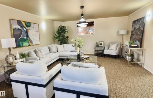 13023 35 Street, Edmonton, AB - Indoor Photo Showing Living Room
