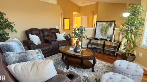 13023 35 Street, Edmonton, AB - Indoor Photo Showing Living Room
