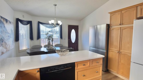 13023 35 Street, Edmonton, AB - Indoor Photo Showing Kitchen