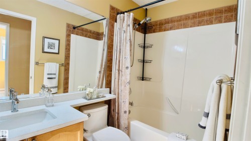 13023 35 Street, Edmonton, AB - Indoor Photo Showing Bathroom