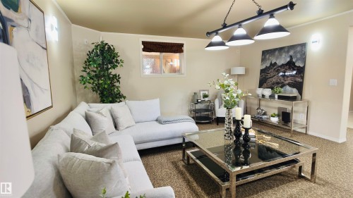 13023 35 Street, Edmonton, AB - Indoor Photo Showing Living Room