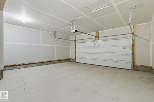 42 11 Dalton Link, Spruce Grove, AB - Indoor Photo Showing Garage