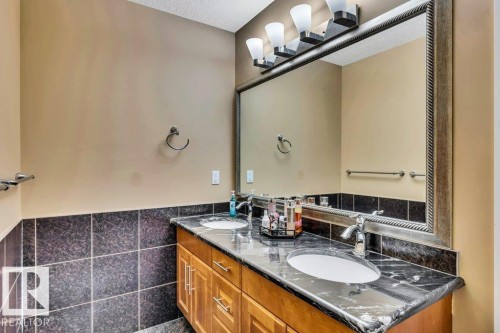 816 Wildwood Crescent, Edmonton, AB - Indoor Photo Showing Bathroom
