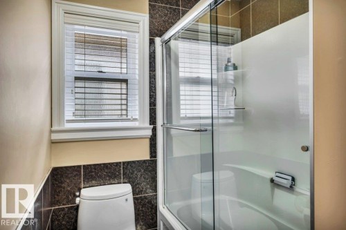 816 Wildwood Crescent, Edmonton, AB - Indoor Photo Showing Bathroom