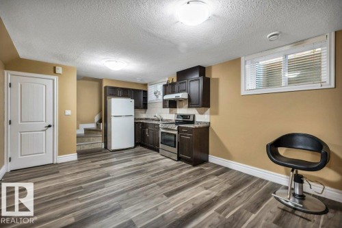 816 Wildwood Crescent, Edmonton, AB - Indoor Photo Showing Kitchen