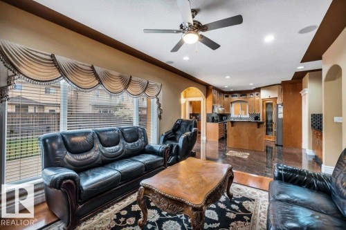 816 Wildwood Crescent, Edmonton, AB - Indoor Photo Showing Living Room