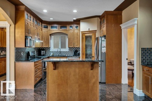 816 Wildwood Crescent, Edmonton, AB - Indoor Photo Showing Kitchen